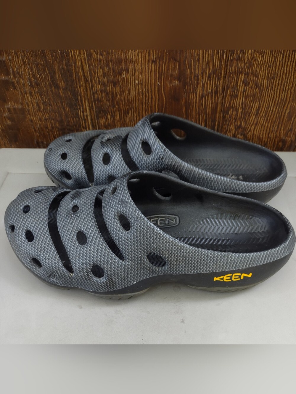 KEEN Yogui Arts clogs in Gray Men's 12